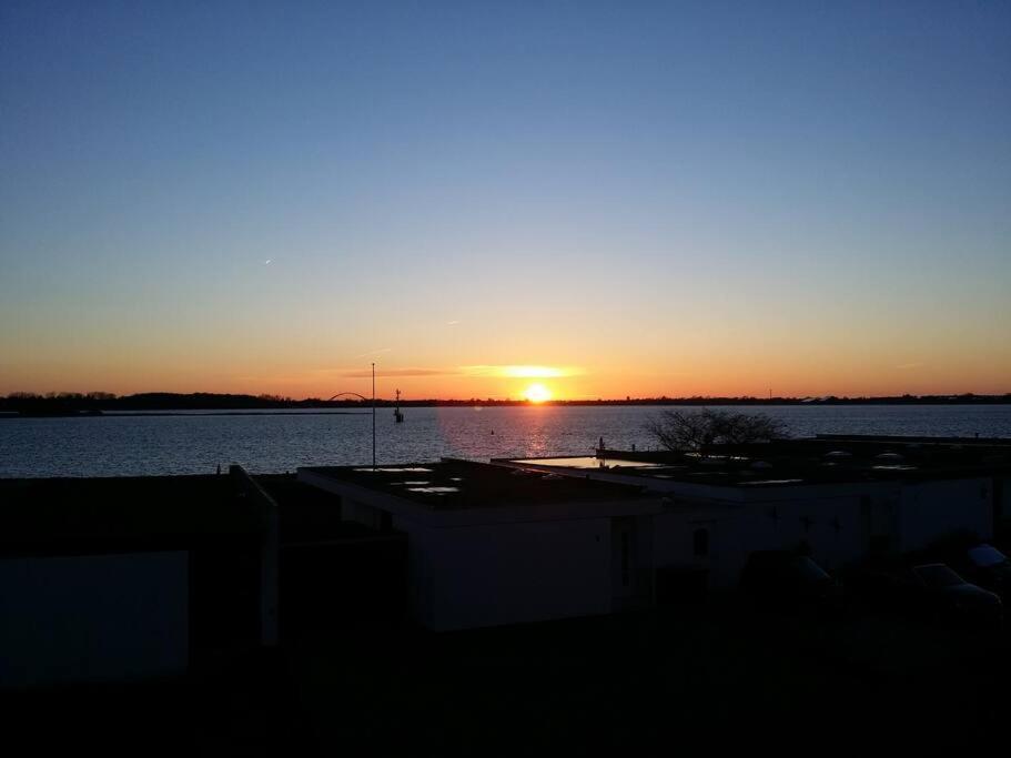 Fehmarn Burgtiefe Suedstrand Meerblick Apartment Meerzeit Exterior foto